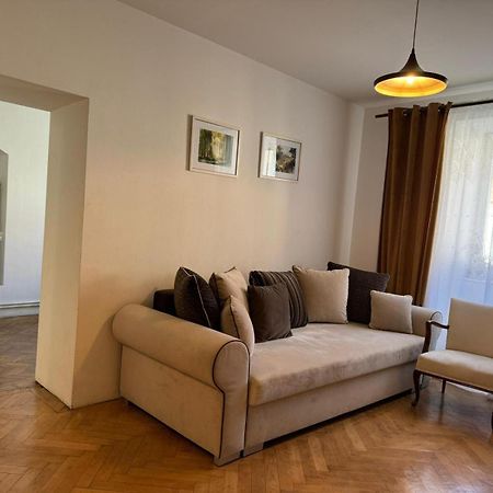 Valentina'S Apartment In City Center Брашов Екстер'єр фото