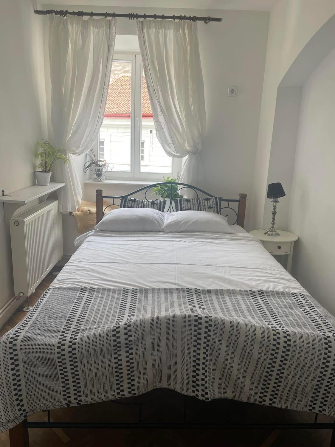 Valentina'S Apartment In City Center Брашов Екстер'єр фото