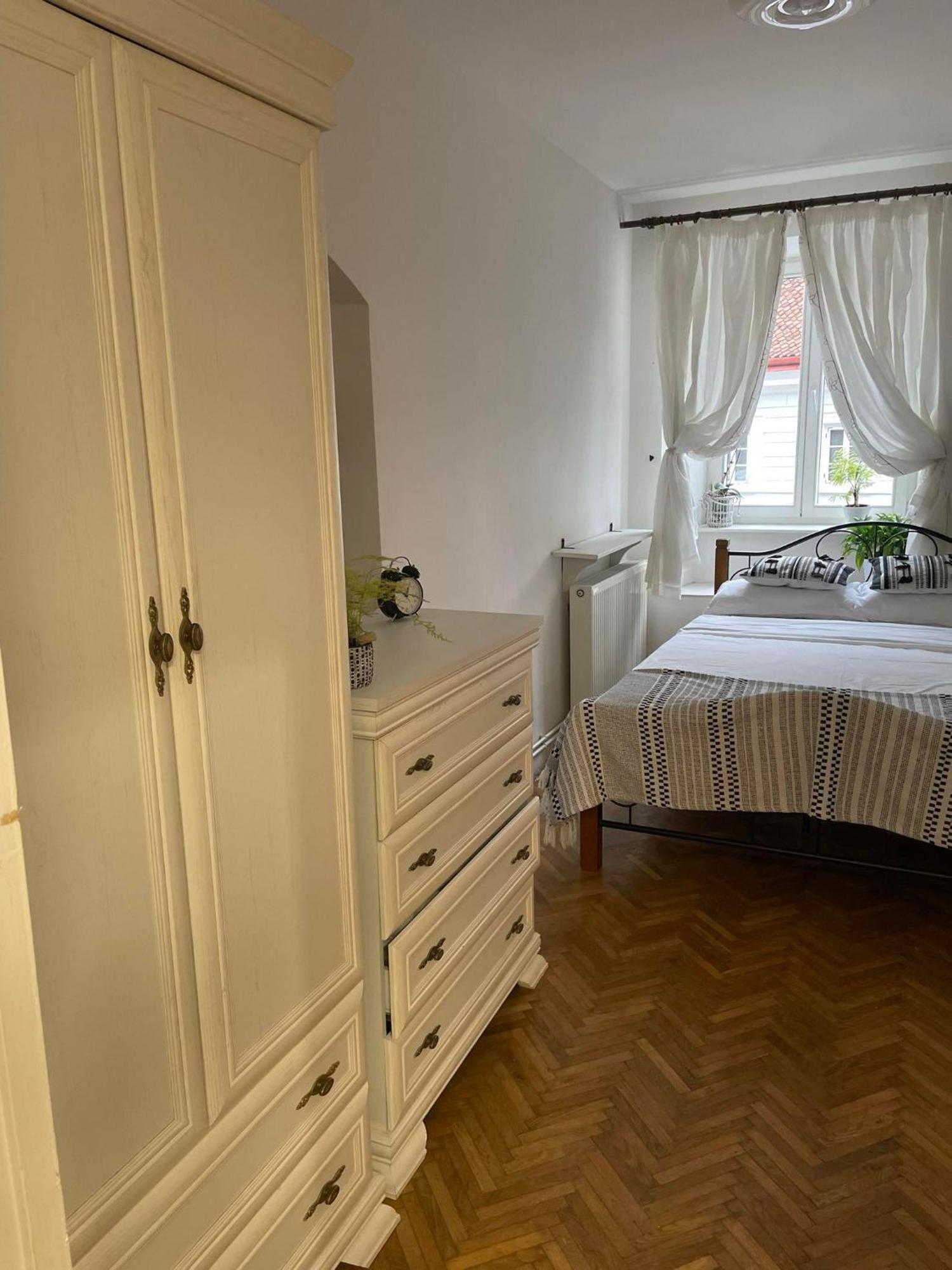 Valentina'S Apartment In City Center Брашов Екстер'єр фото