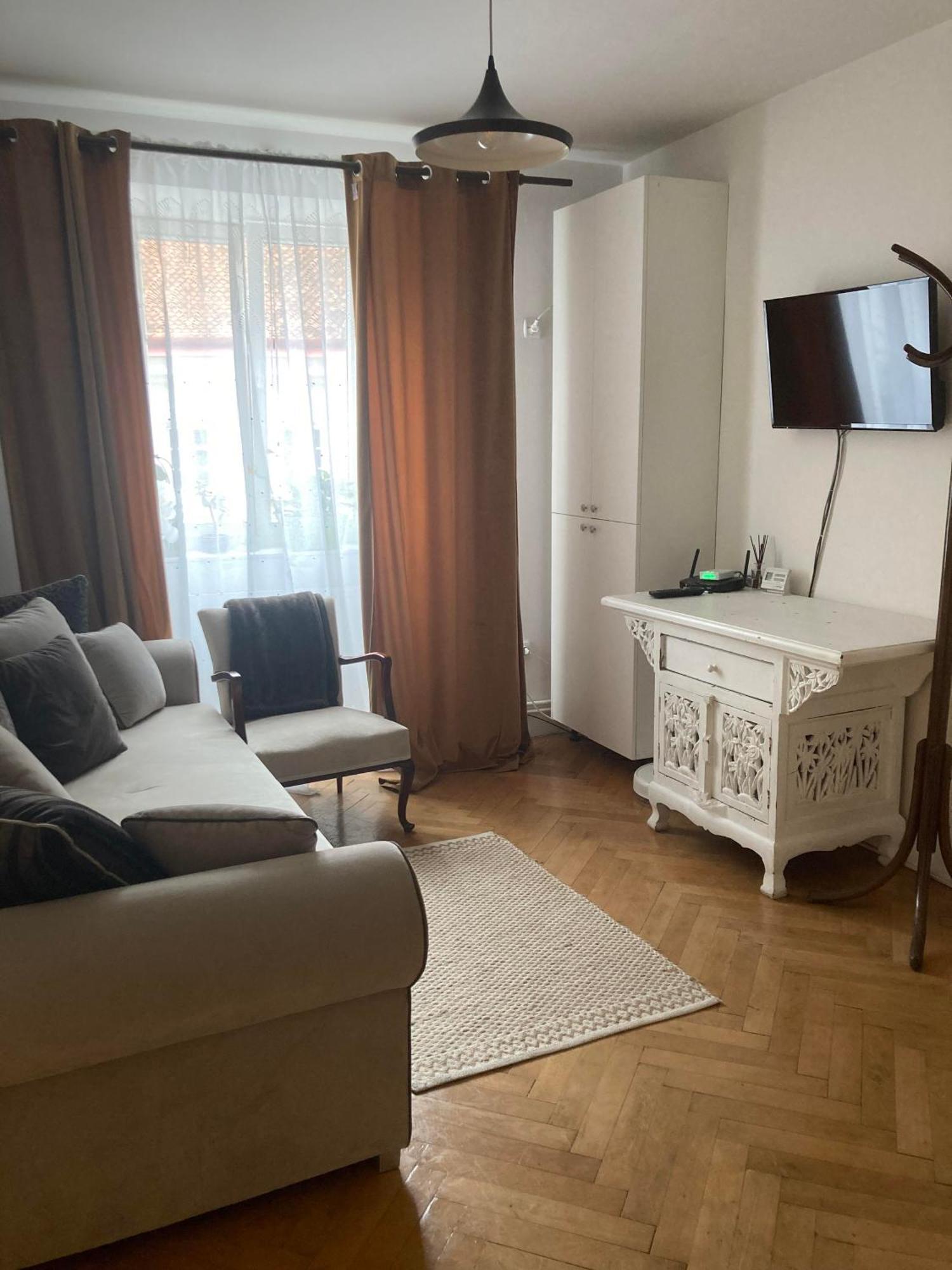 Valentina'S Apartment In City Center Брашов Екстер'єр фото